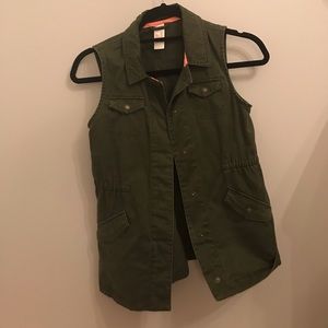 Cat & Jack sleeveless green jean jacket